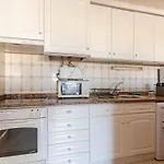 Апартаменты Sea House - Private With 4 Pools, Jacuzzi & Tennis Court Албуфейра